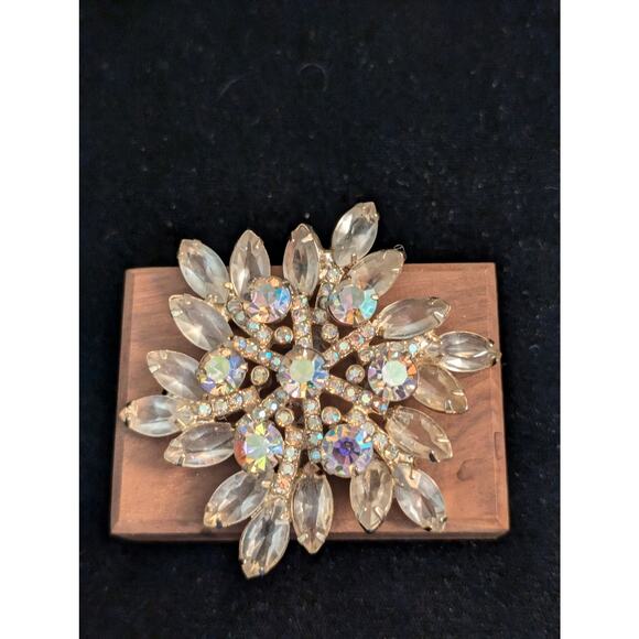 Vintage Unsigned Aurora Borealis Rhinestone Layered Flower Brooch - Picture 5 of 5